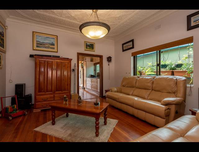 3 BEDROOM FREEHOLD FOR SALE IN KENSINGTON